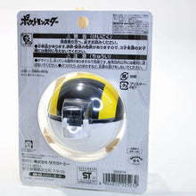 Load image into Gallery viewer, Takara Tomy Ultra Ball MB-03  3&quot; Moncolle Pokeball (Japan Import)
