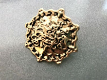 Load image into Gallery viewer, GAME OF THRONES GOLD LANNISTER LION SHIELD BADGE PIN GIFT BOX
